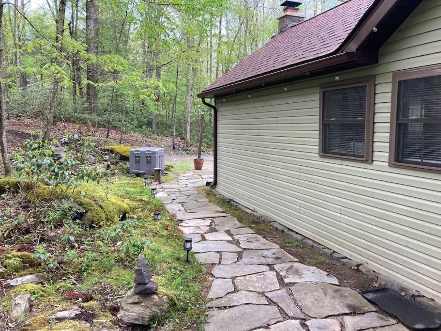 Peaceful Seasonal Wooded Cottage Close To Everything Tafton ภายนอก รูปภาพ